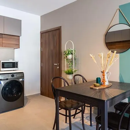 Hazel - 2-bedroom In Apartamento Larnaca