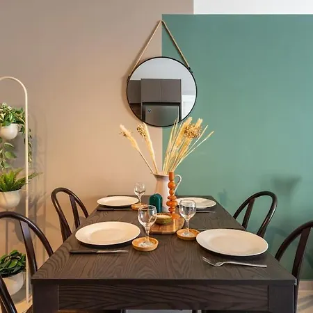 Hazel - 2-bedroom In *