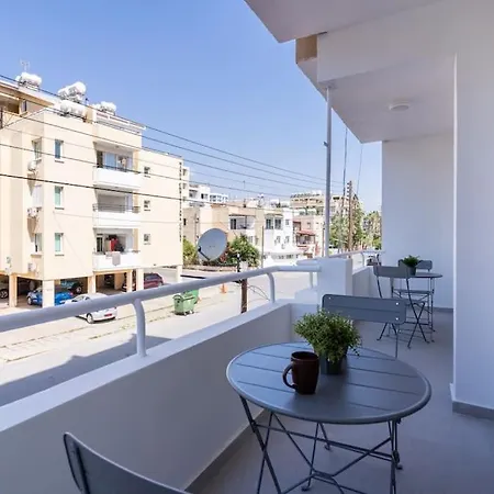 Hazel - 2-bedroom In Apartamento