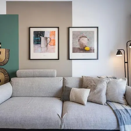 Hazel - 2-bedroom In דירה *