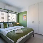 Hazel - 2-bedroom In Apartment