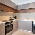 Hazel - 2-bedroom In 아파트 *